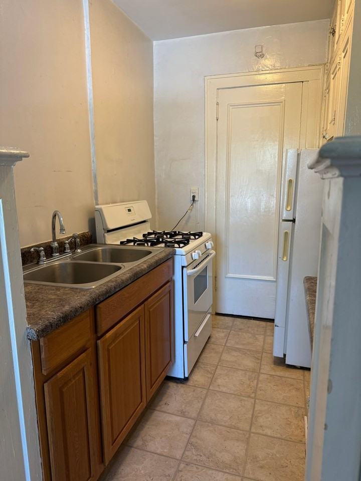 2212 Girard Ave. S - Photo 4 of 10