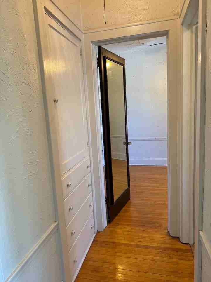 2212 Girard Ave. S - Photo 7 of 10