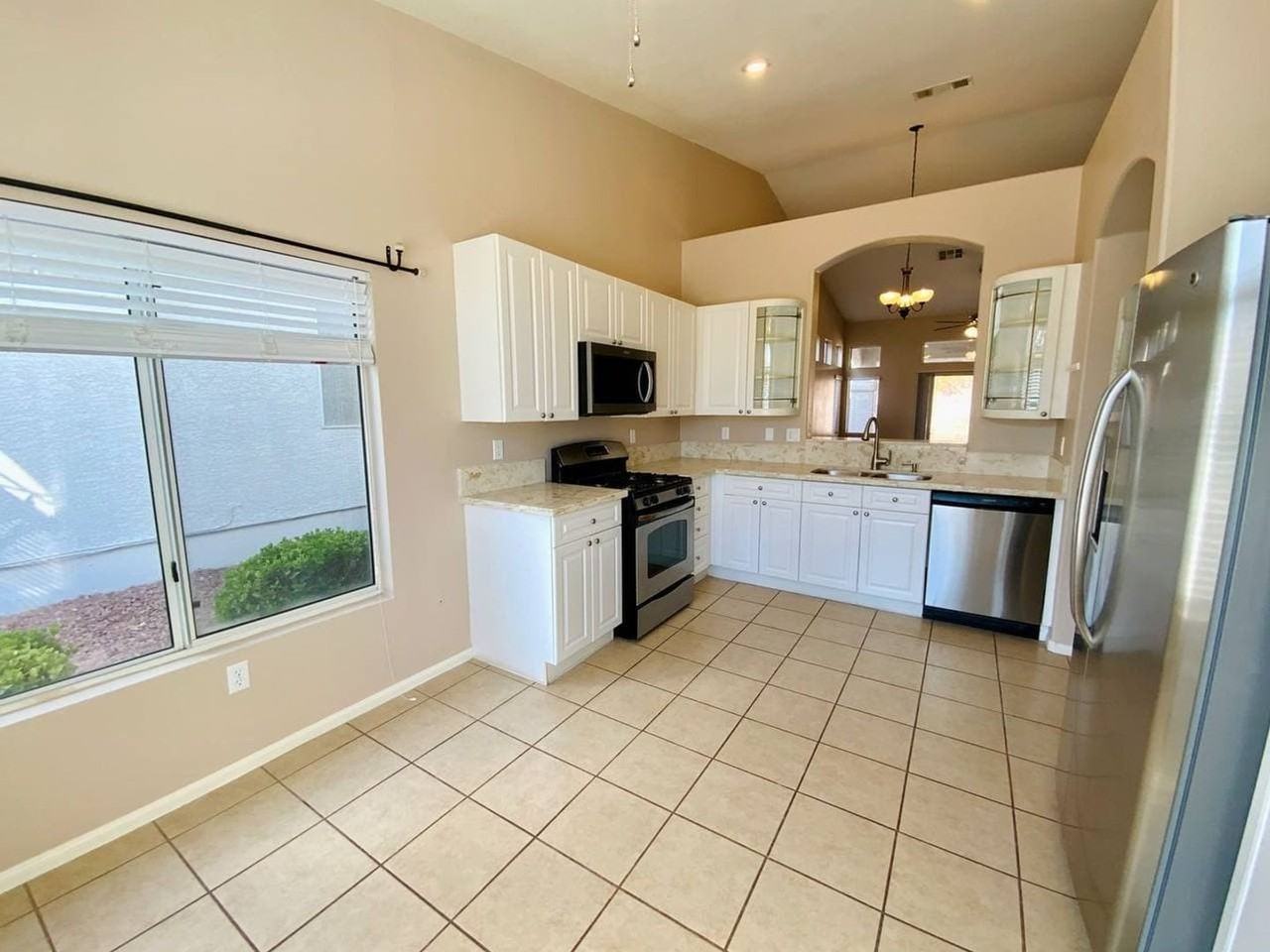 9726 Coffee Ave - Photo 3 of 20