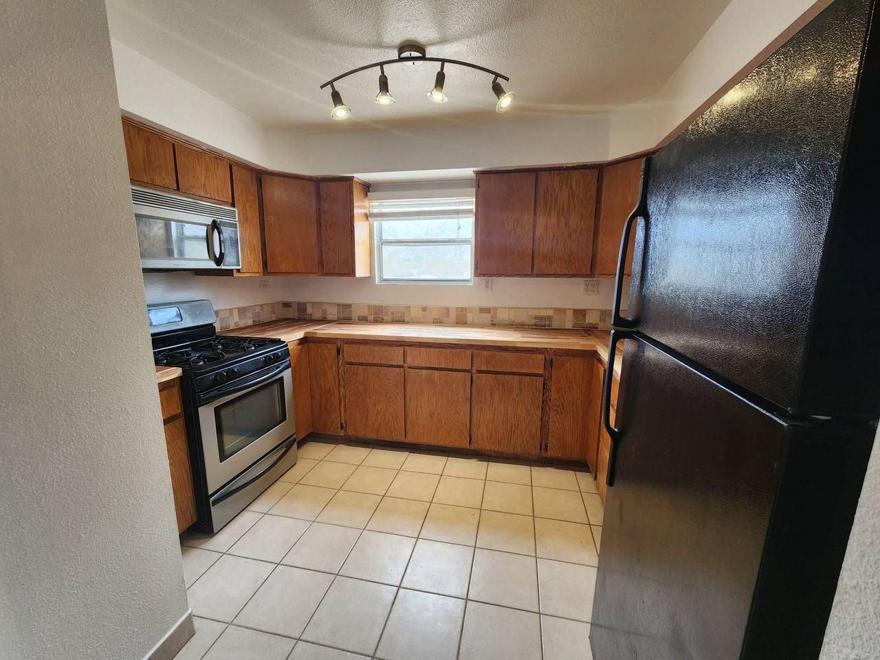 6602 Rose Ellen Ave - Photo 5 of 12