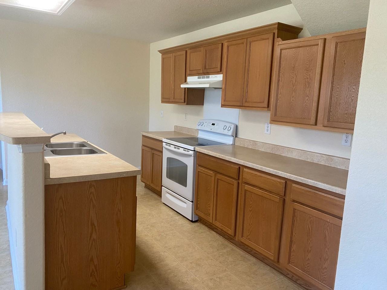 5516 Saffron Way - Photo 2 of 19