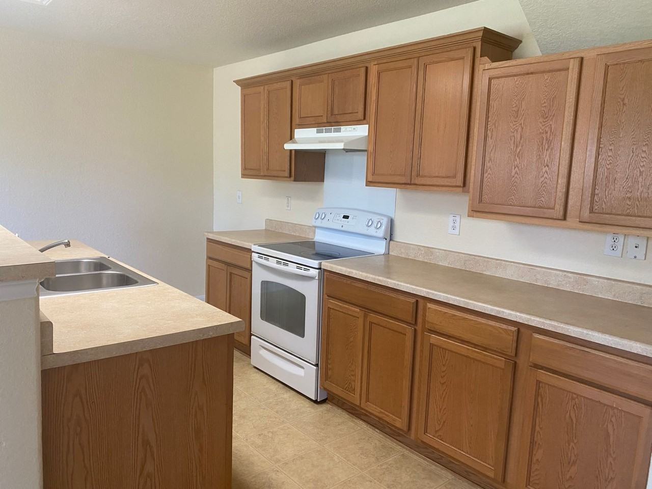 5516 Saffron Way - Photo 3 of 19