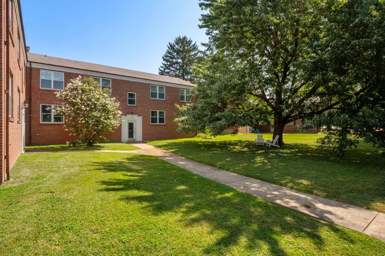 6221 Sunshine Dr Apt A - Photo 2 of 30