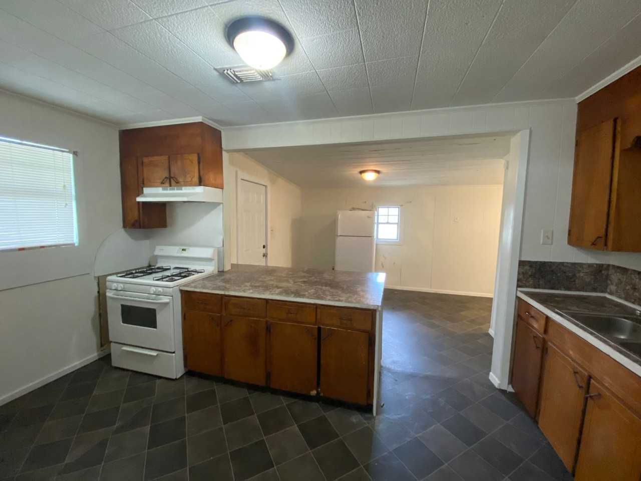 2417 11th St - Photo 2 of 11