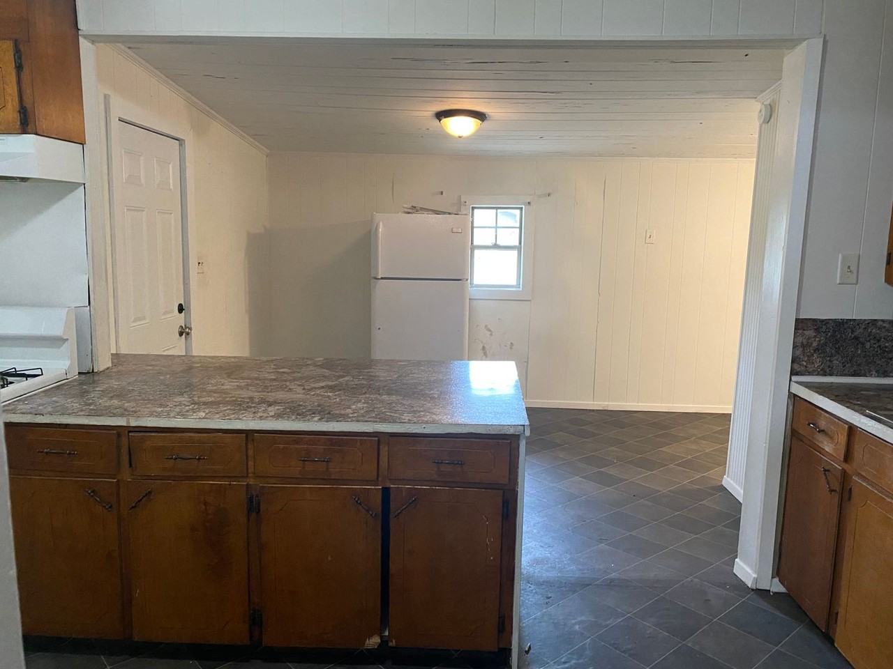 2417 11th St - Photo 3 of 11