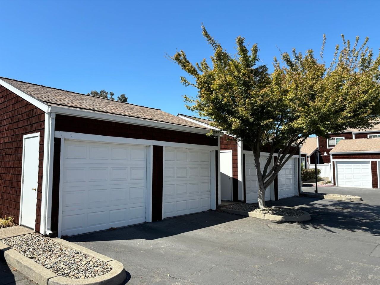 6449 Embarcadero Dr - Photo 5 of 18