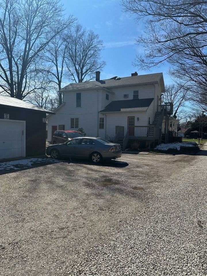 321 Grant  Street - Photo 3 of 12