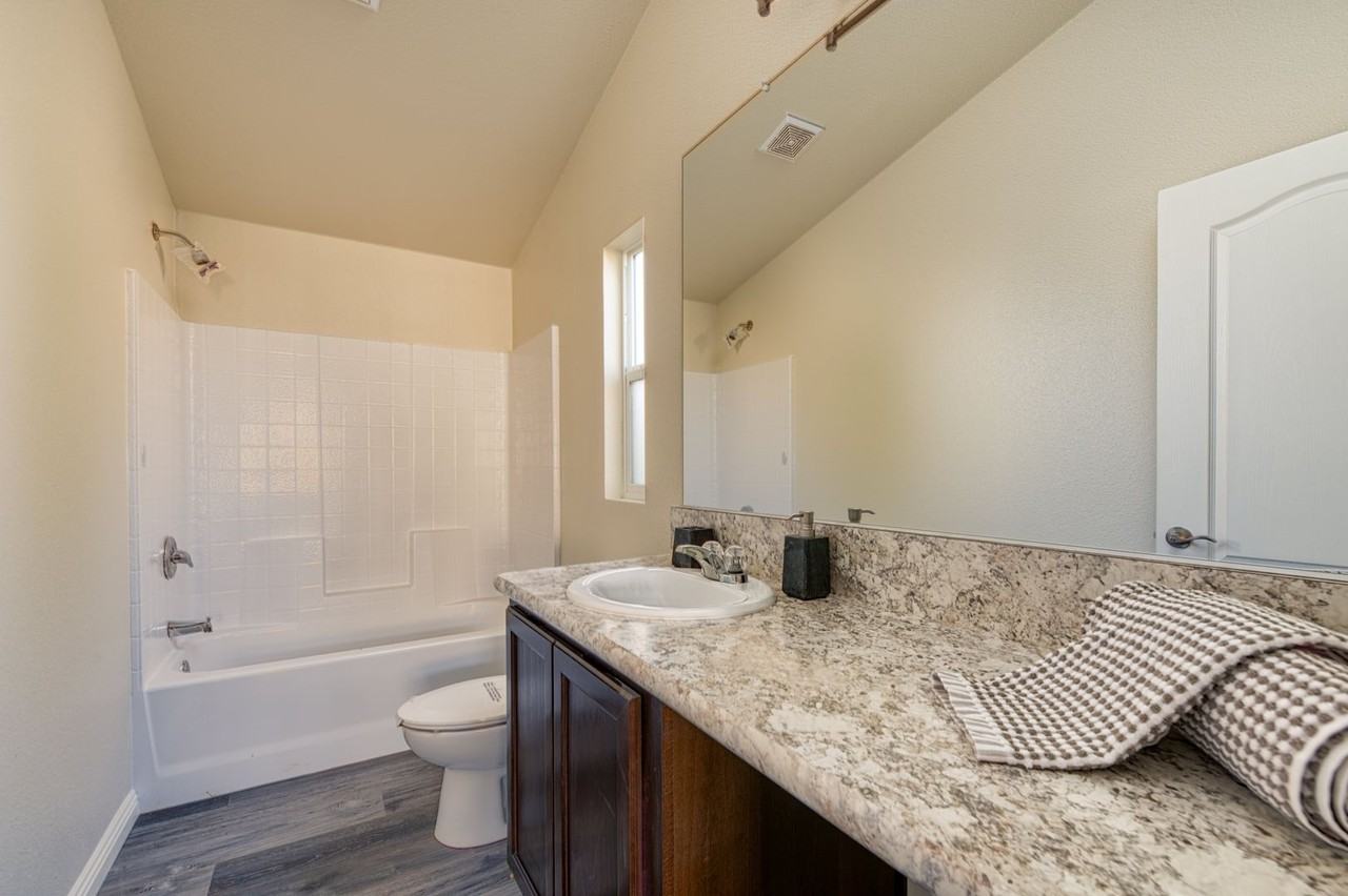 1827 C Ave - Photo 2 of 16