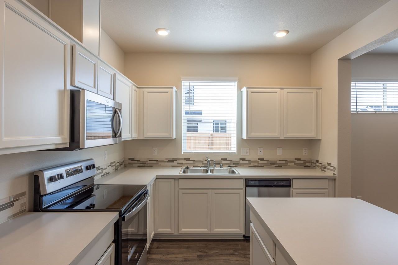 503 Ne 71st St - Photo 4 of 16