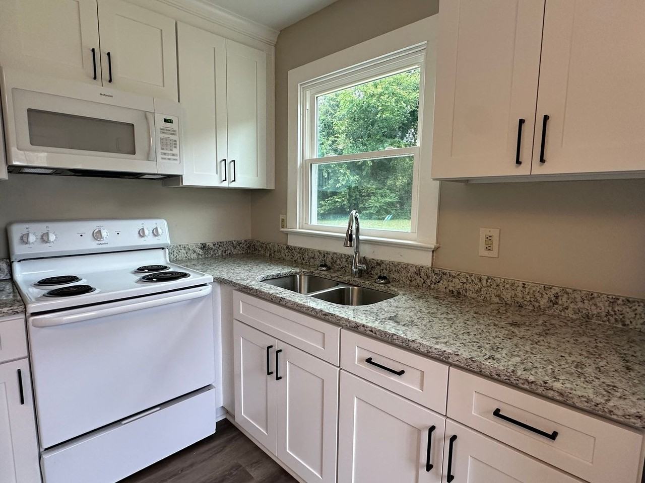 7454 Bellehaven Dr - Photo 3 of 7