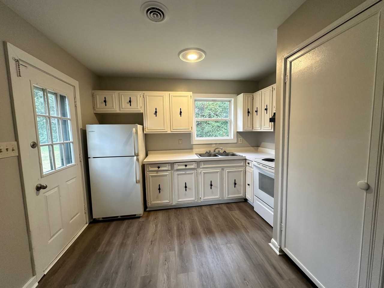 7446 Bellehaven Dr - Photo 3 of 8