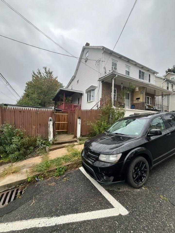 39 Leisenring St. Lansford, PA 18232 - Photo 2 of 9