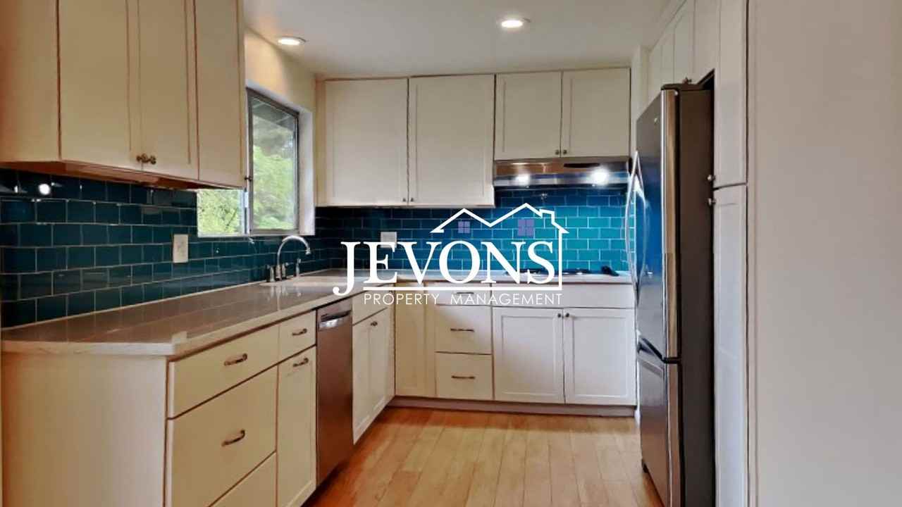 16610 Se 24th St - Photo 3 of 50