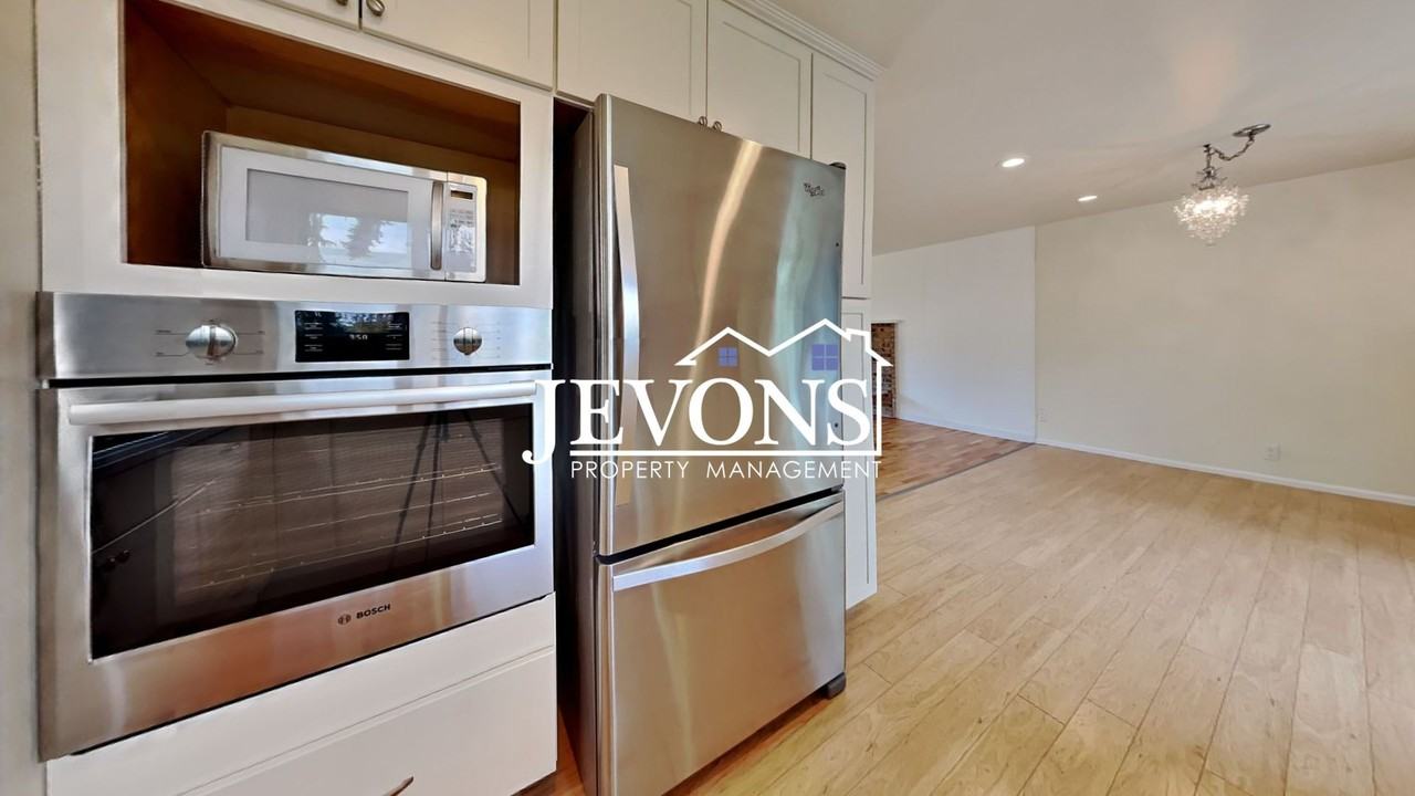 16610 Se 24th St - Photo 4 of 50