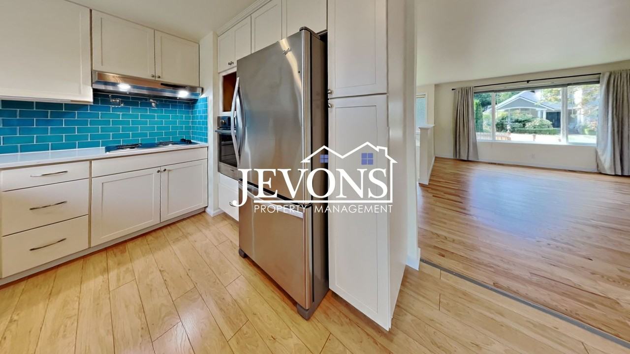 16610 Se 24th St - Photo 5 of 50