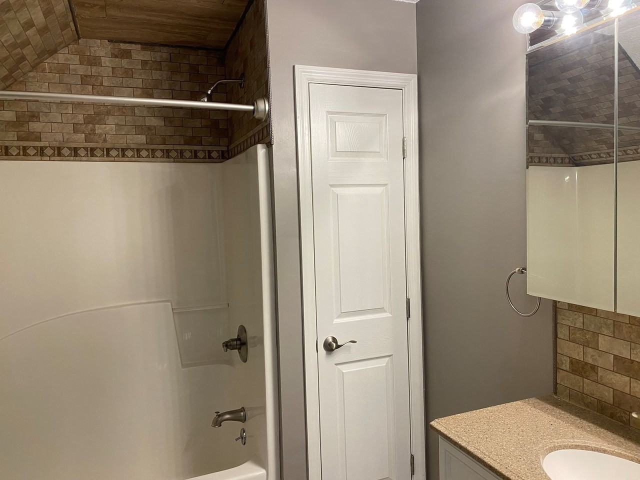 301 Cambridgeshire Ct - Photo 3 of 18