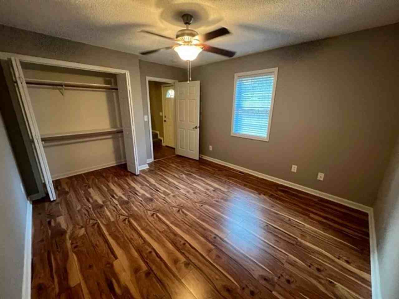 301 Cambridgeshire Ct - Photo 4 of 18