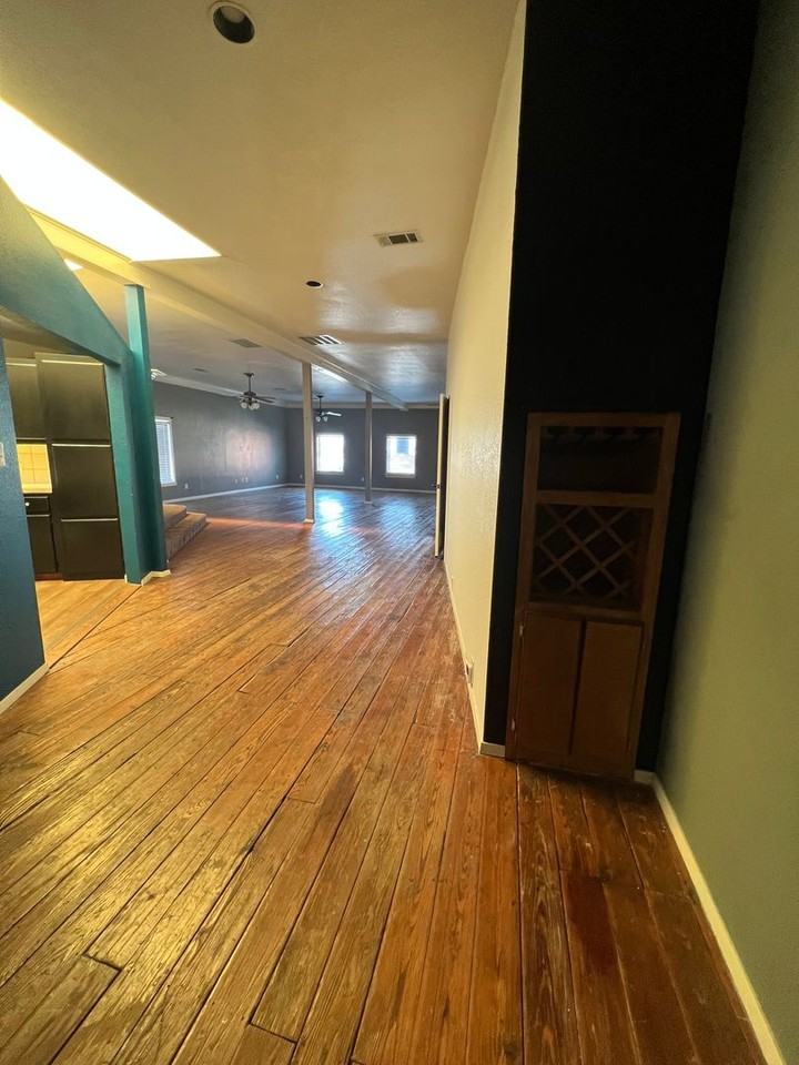 207 N Elm St - Photo 2 of 18