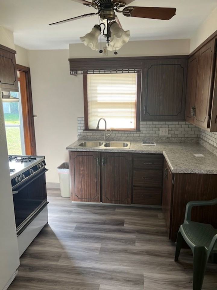 717 E Laclede Ave - Photo 3 of 14
