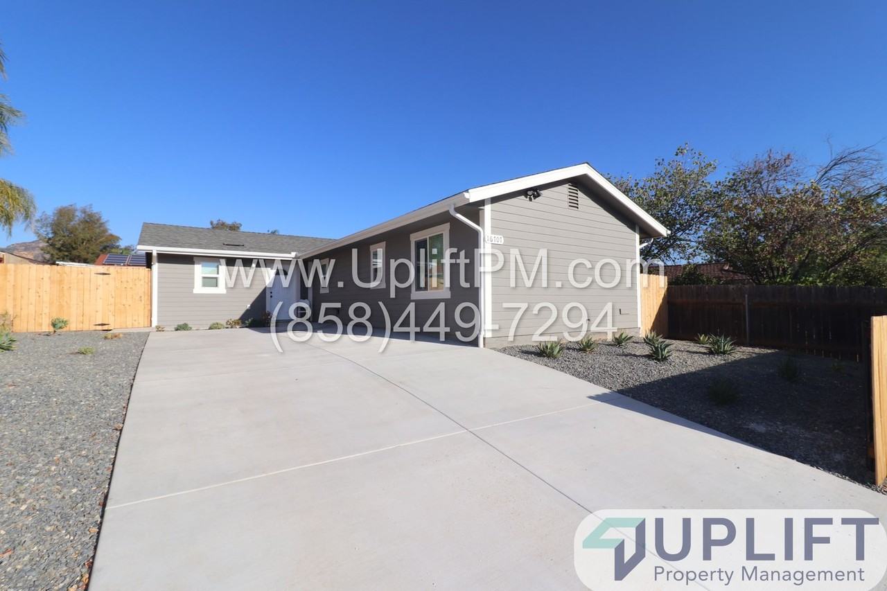 16707 Arena Dr - Photo 2 of 13