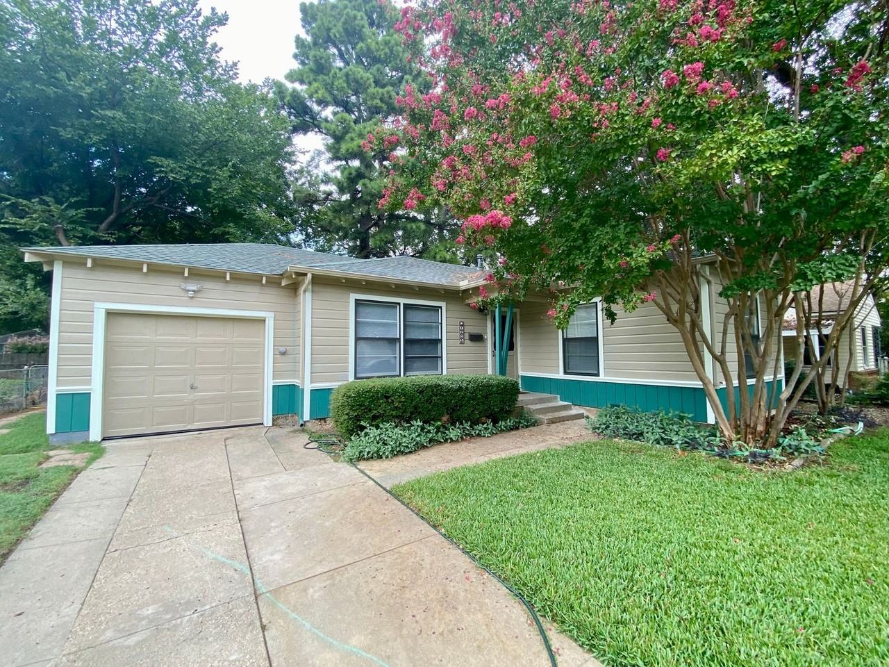 1205 Mockingbird Ln - Photo 2 of 16