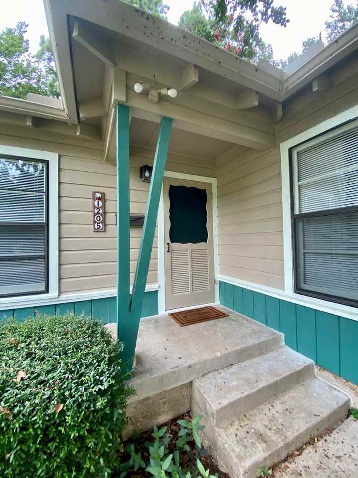 1205 Mockingbird Ln - Photo 3 of 16