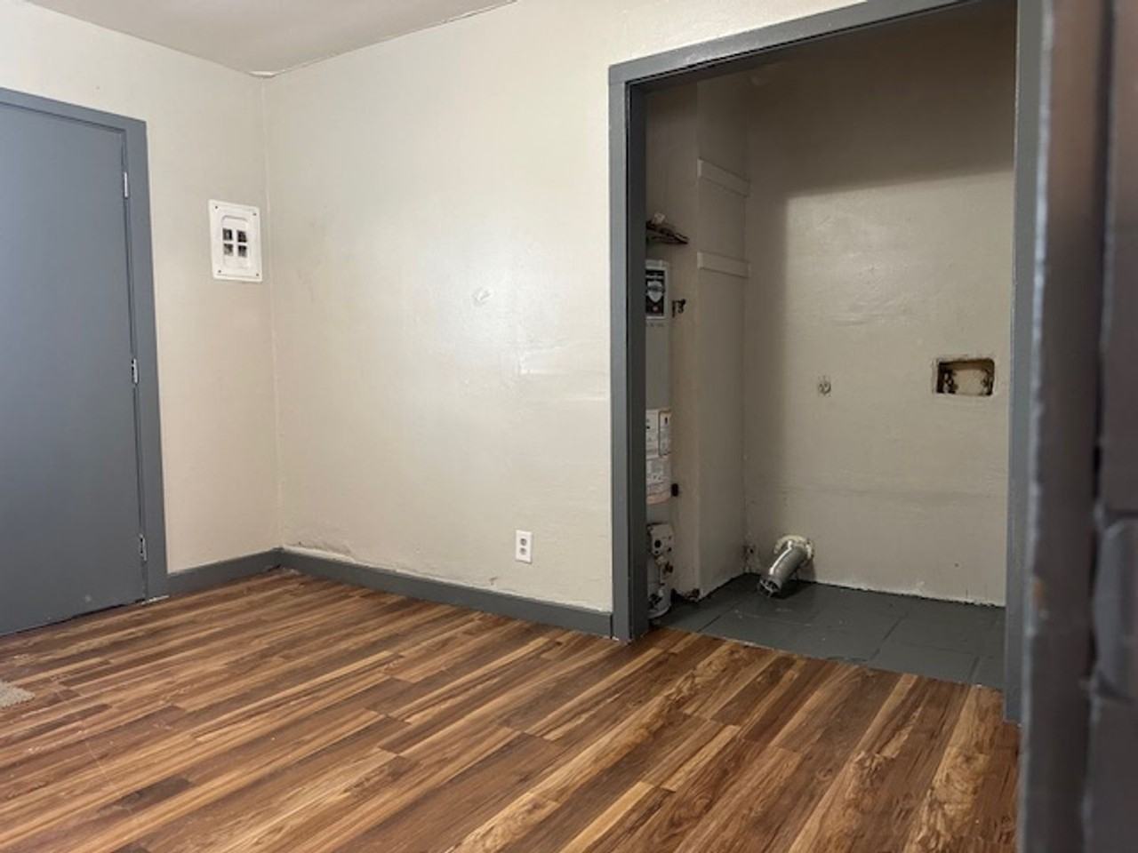 108 W Beech St - Photo 3 of 11