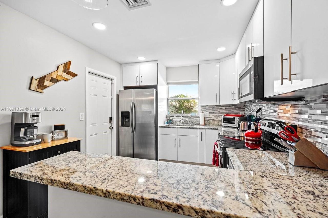 1006 S Arnold Ave - Photo 2 of 17