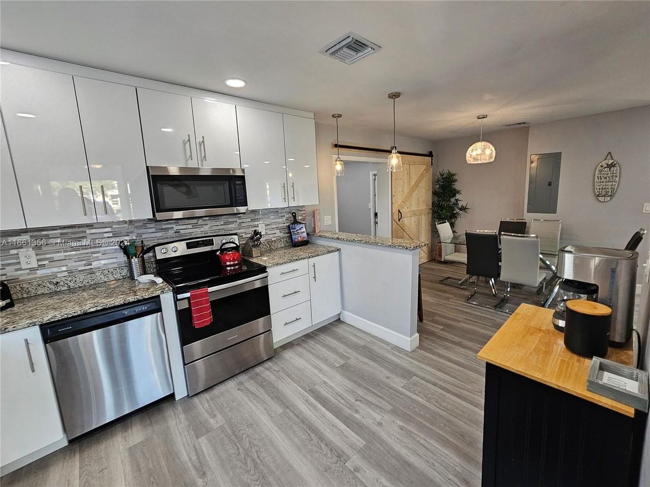 1006 S Arnold Ave - Photo 3 of 17