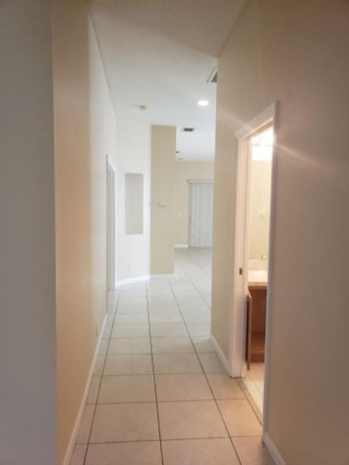 114 Canterbury Pl - Photo 3 of 10