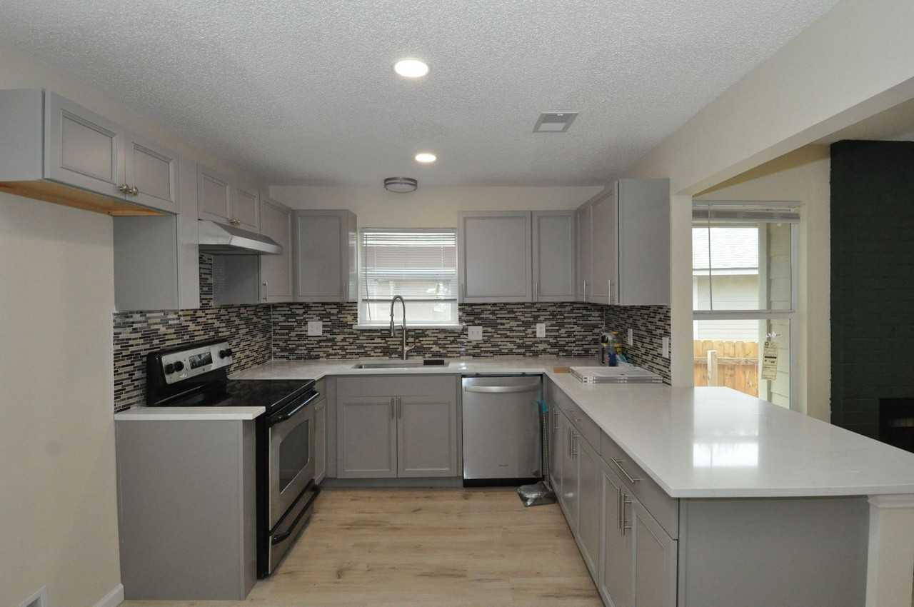 9910 Brasher Dr #B - Photo 2 of 13