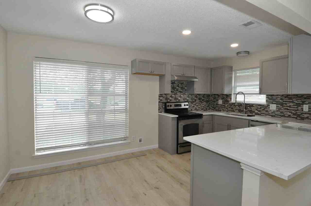 9910 Brasher Dr #B - Photo 3 of 13