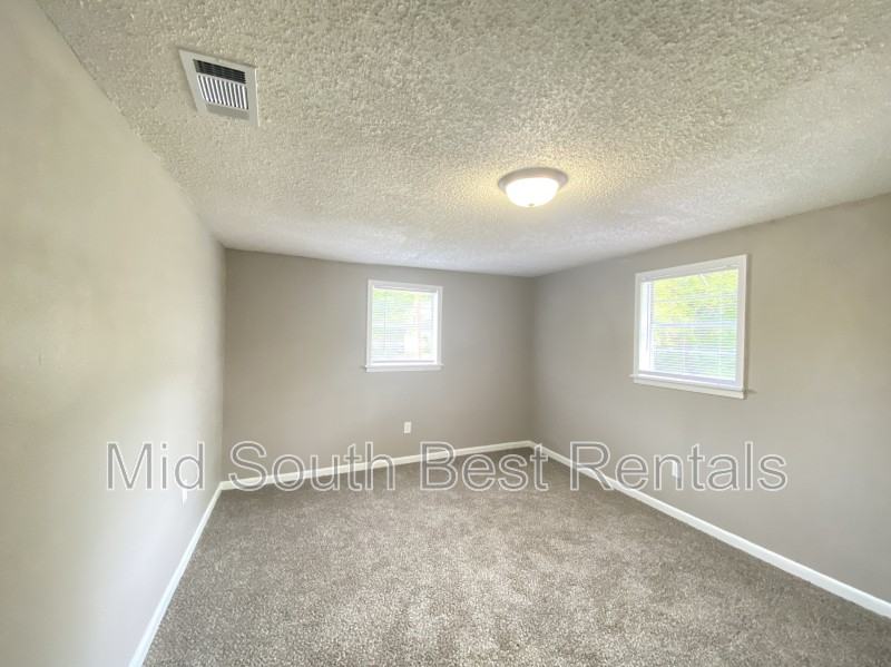 1521 Valmar Street - Photo 4 of 12