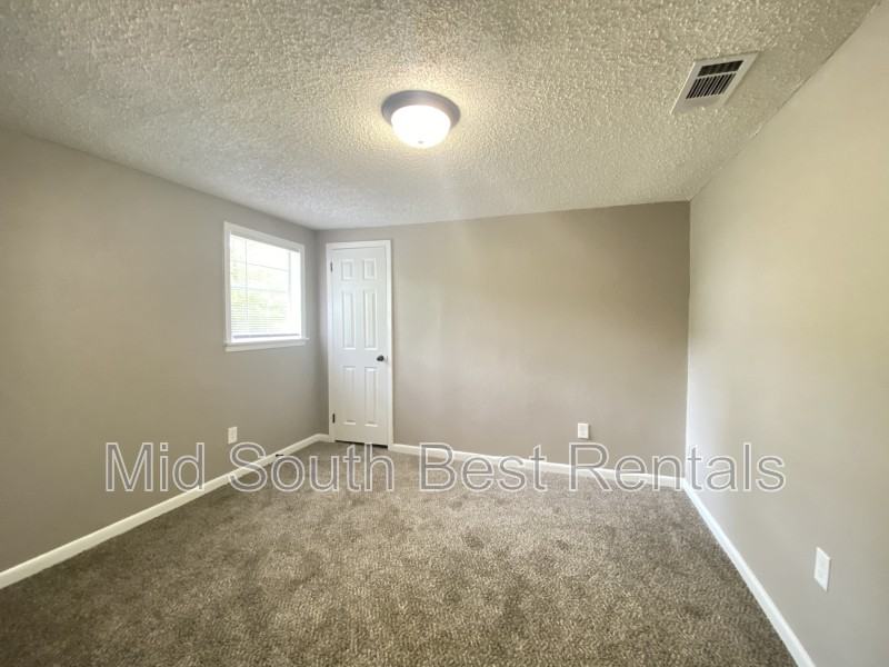 1521 Valmar Street - Photo 5 of 12