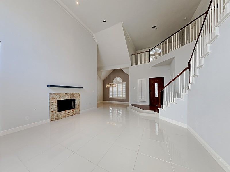 14620 Stratford Ct - Photo 2 of 19