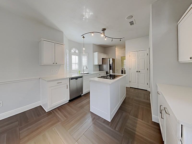 14620 Stratford Ct - Photo 5 of 19