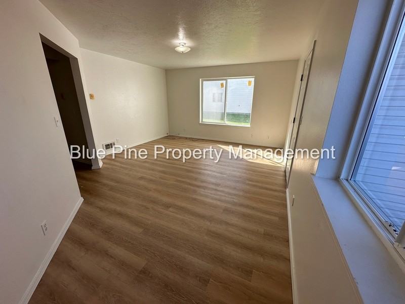 2102 Stace St #4 - Photo 3 of 12