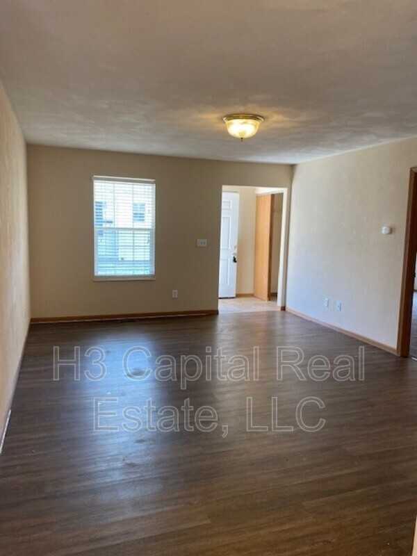 538 N Monroe St #1 - Photo 3 of 9