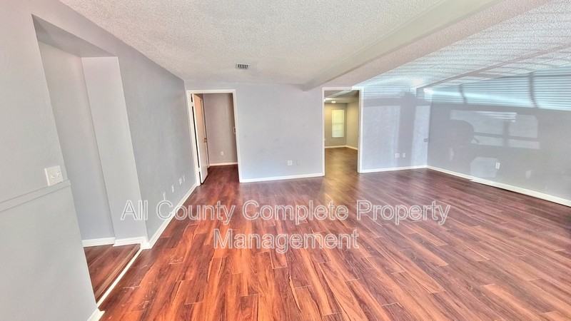 10610 Ithaca Dr - Photo 3 of 19