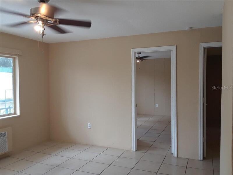 1032 W Jefferson St #5 - Photo 5 of 12