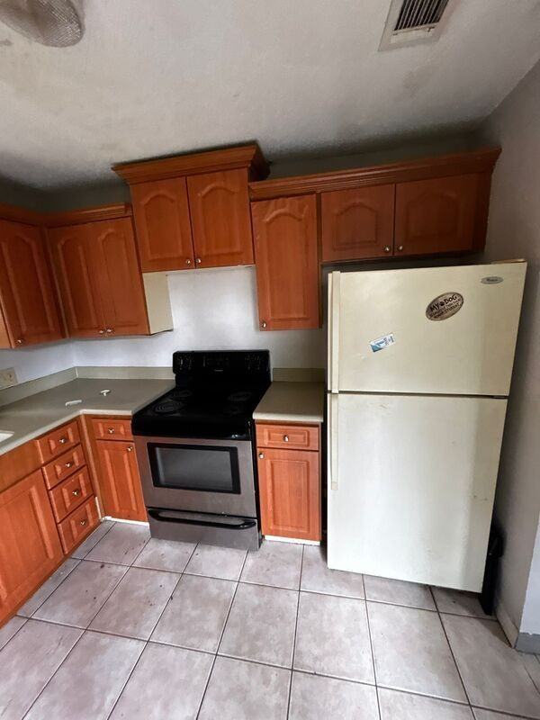 2055 Eaton Street - Photo 2 of 9