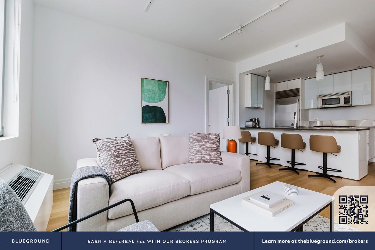 550 West 54th Street - Photo 5 of 39