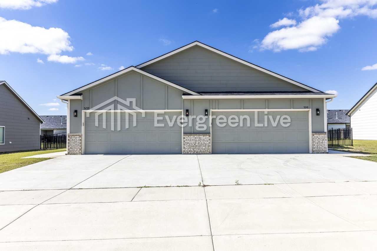 5241 N Cypress St - Photo 2 of 19