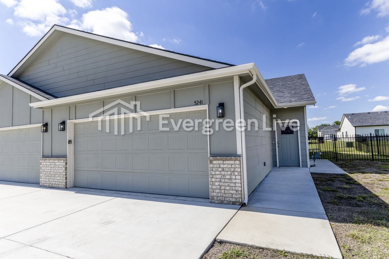 5241 N Cypress St - Photo 3 of 19