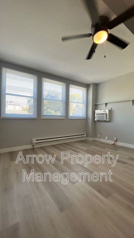 1645 E St #1 - Photo 4 of 10