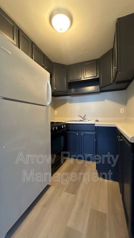 1645 E St #1 - Photo 5 of 10