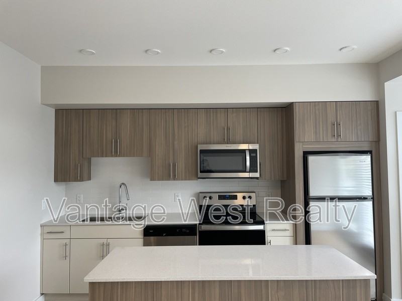 83 Boynton Place - Photo 3 of 11