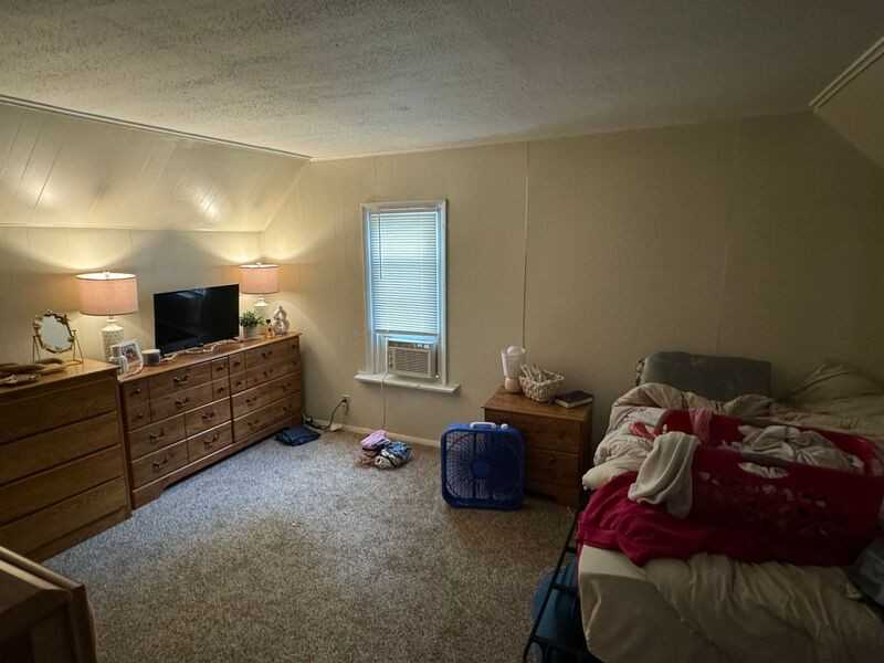 106 Cottage St - Photo 5 of 8