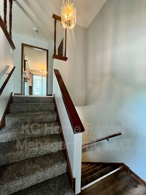 204 Nw Highland Ln - Photo 3 of 28