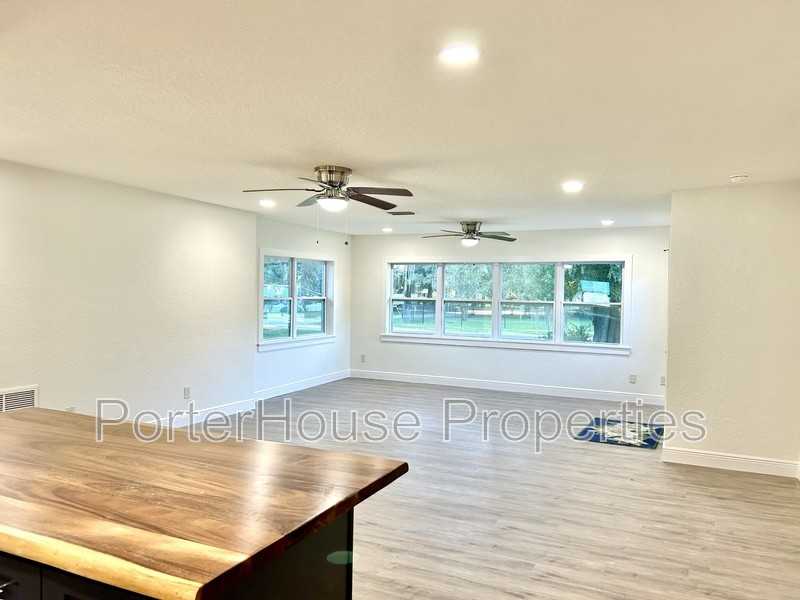 202 W Oakland Ave - Photo 3 of 50
